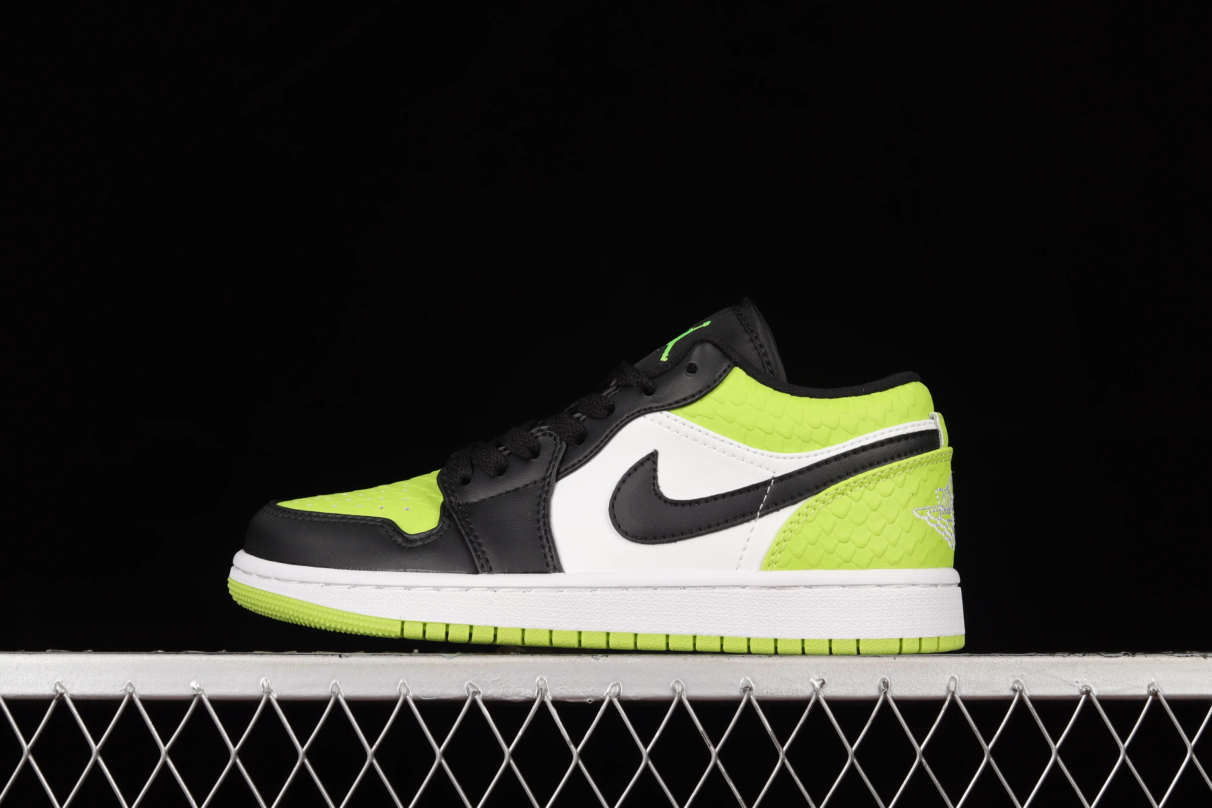 All categories Air Jordan Jordan series basketball shoes Air Jordan 1 Low Z version Air Jordan 1 Low AJ1 Joe 1 Green Snake Low-top cultural basketball shoes DX4446-301